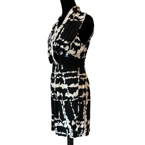 🎁 BCBGMAXAZRIA Black & White Stretch Ruched Dress - Picture 4 of 9